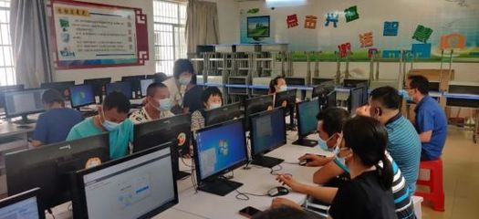 山根鎮(zhèn)組織36名村“兩委”干部開(kāi)展計(jì)算機(jī)技能培訓(xùn)